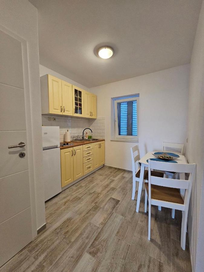 Apartman Lila Čunski Dış mekan fotoğraf